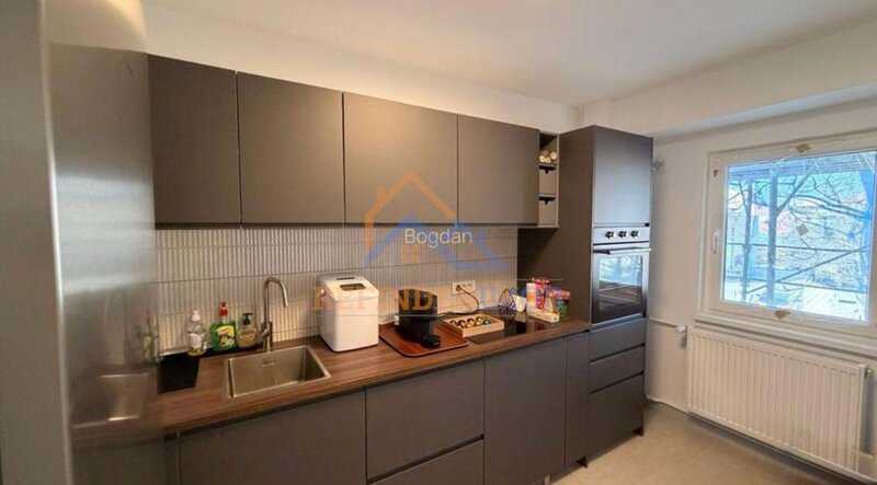 Calea Calarasilor - Matei Basarab Apartament de vanzare cu 3 camere,